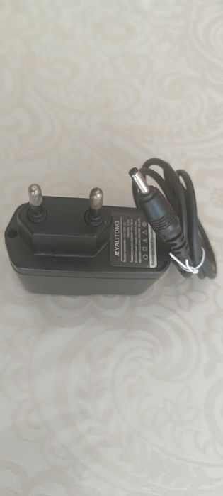 Продам зарядное устройство.
