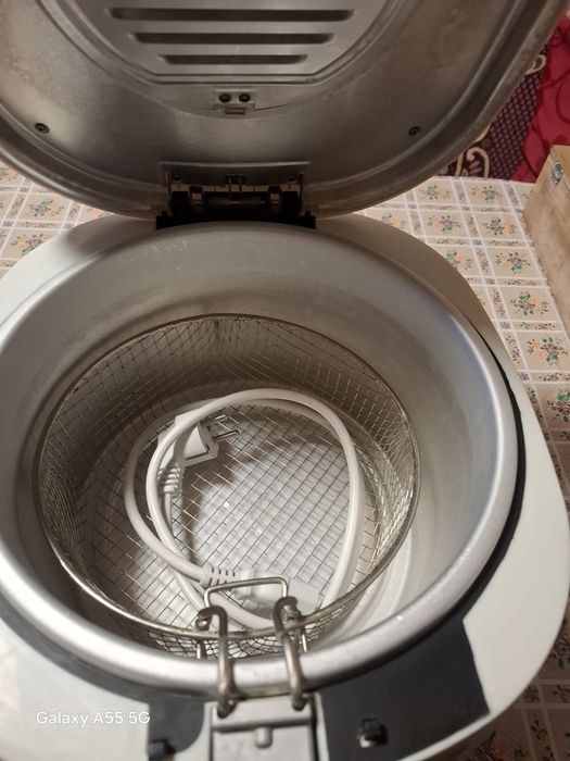 Vând fripteuză cu ulei