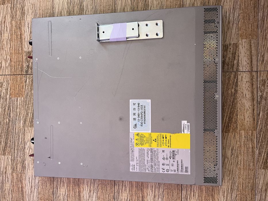 Продавам суитч суич комутатор Cisco Nexus N3K-C3064PQ-10GX