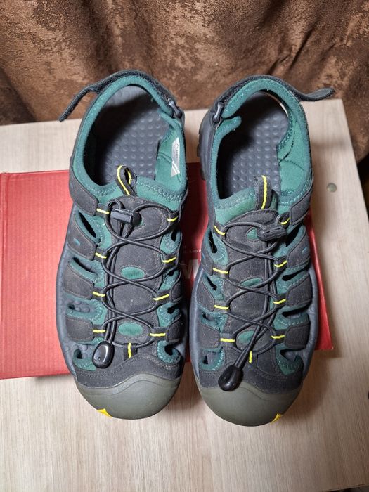 Летнии трекинговые сандали