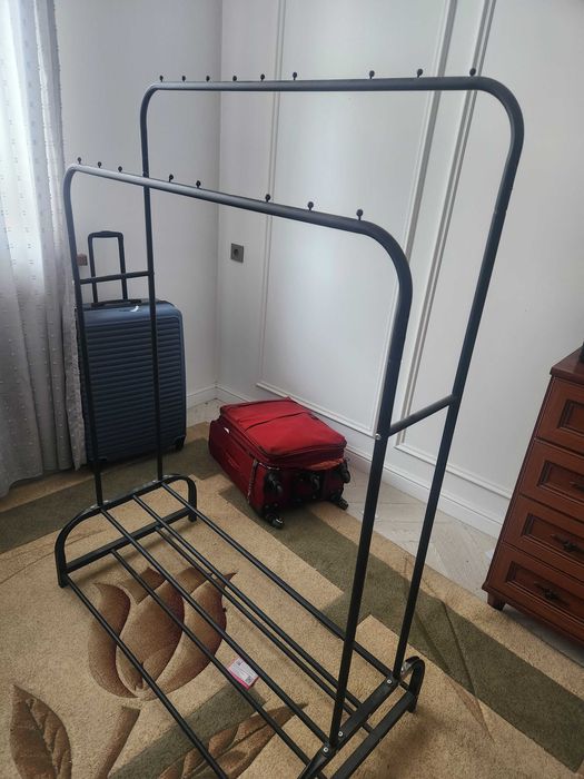 Вешалка металлическая