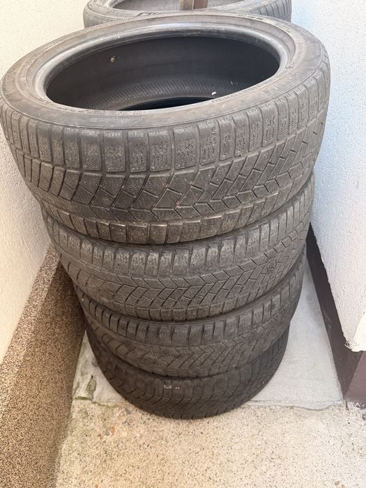 Vand 4 anvelope iarna 225 45 18 pret 300 ron toate 4 buc.