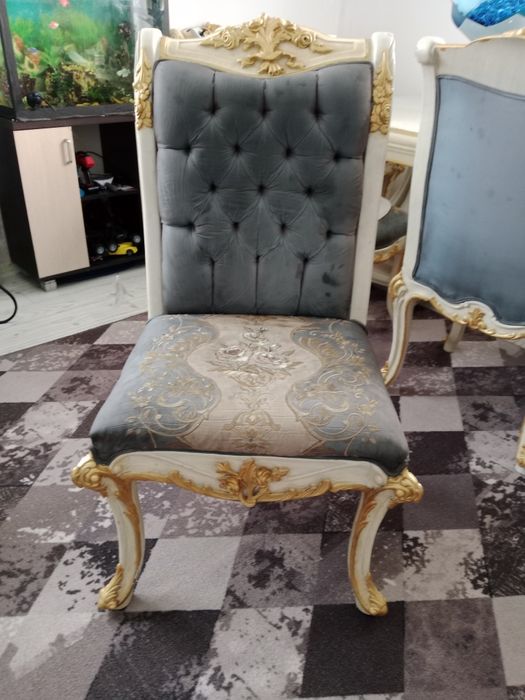 Продам стол шикарный!