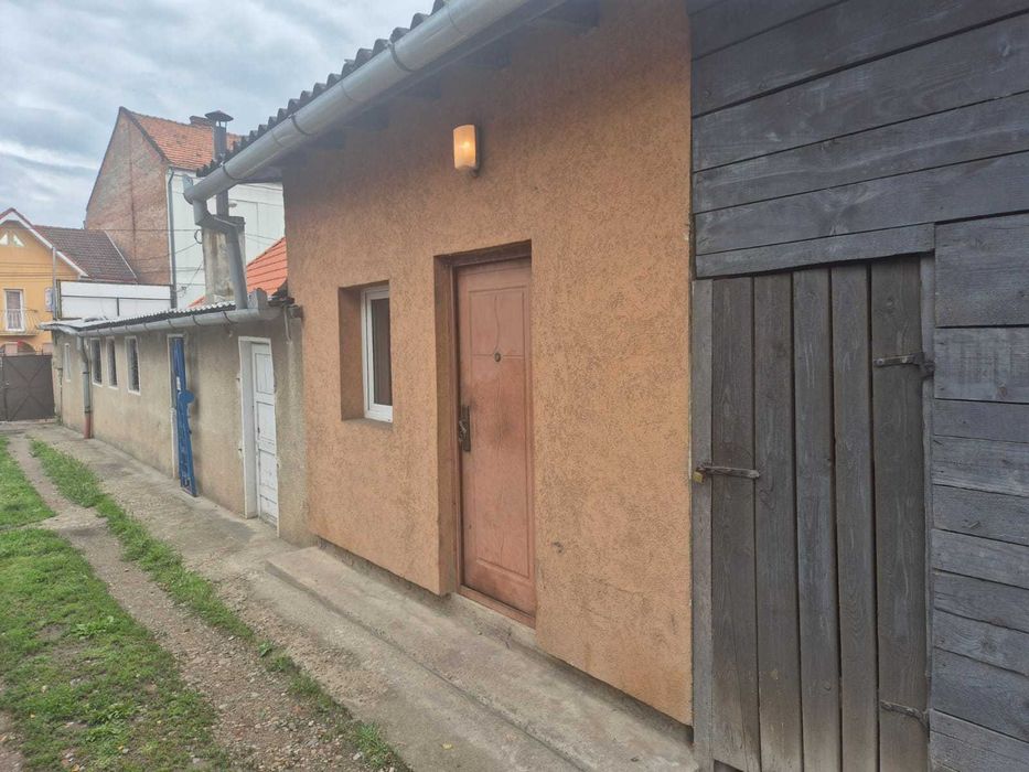 Spațiu Comercial de Închiriat Ideal pentru Atelier Auto Electrician, Depozit