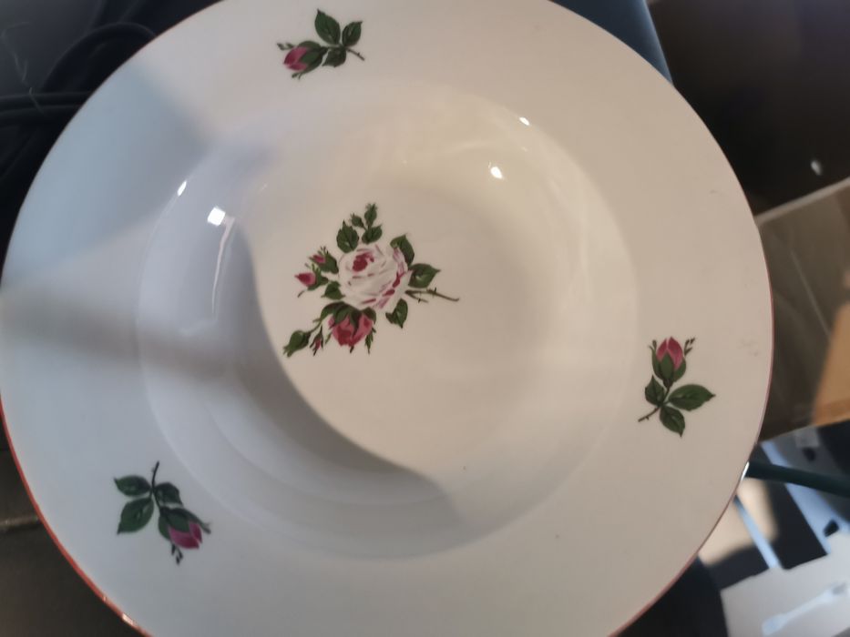 Сервизи - чинии, чаши