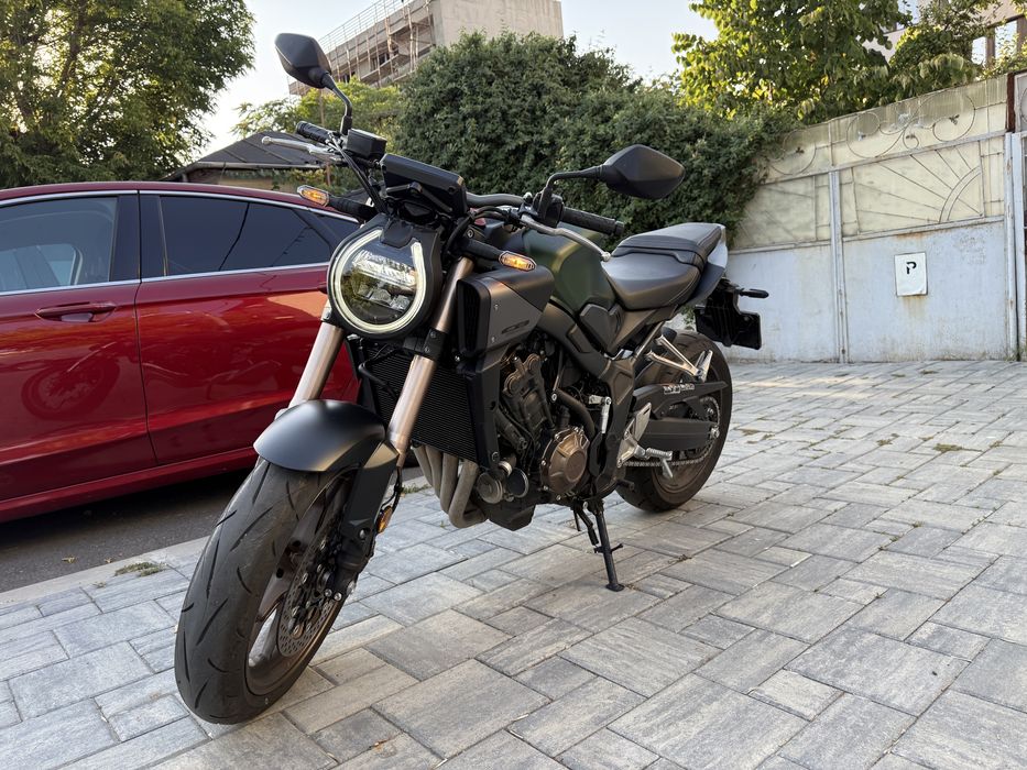 Honda CB650R e-Clutch 2024 – ca nouă, doar 4.240 km