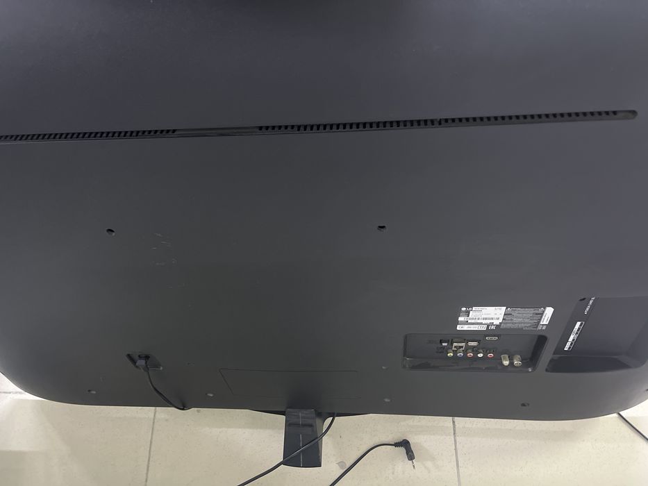 Телевизор LG в хорошем состоянии