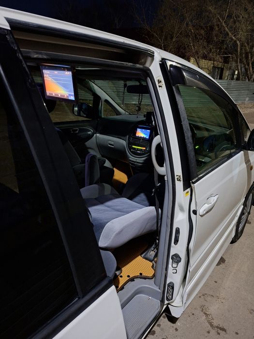 Продам хорошая семейную машину