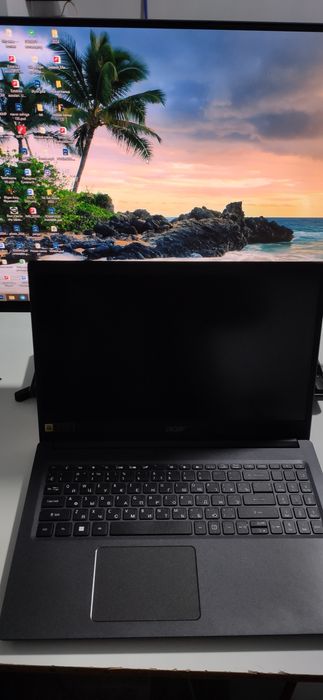 Acer noutbuk . Dyarli yangi . Holati zor