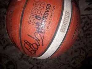 CSO Voluntari Baschet minge cu autografe Banii merg la un baiat bolnav