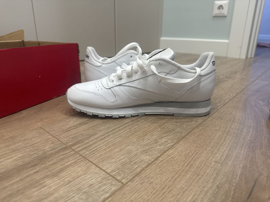 Демисезонные кожаные кроссовки Оригинал Reebok