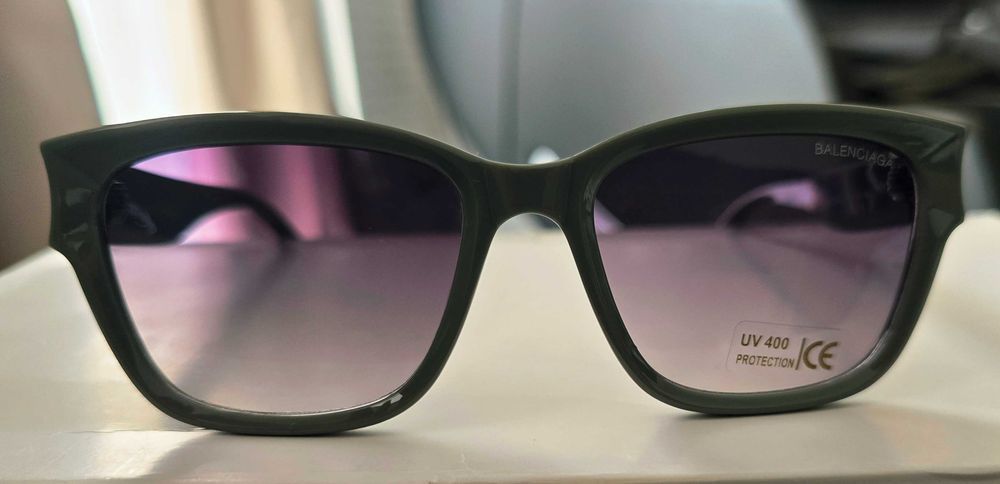 Ochelari de soare Balenciaga.