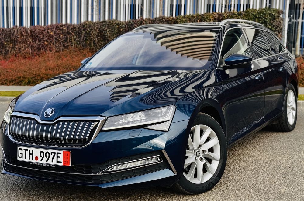 Skoda Superb Plug-in Hibrid / Cristal Led/ Distronic/ Line Assist
