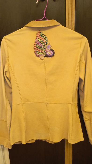 Jachă din  piele de mănușă