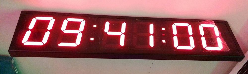 L E D настенные часы качество супер работают от 220 вольт. Оптом