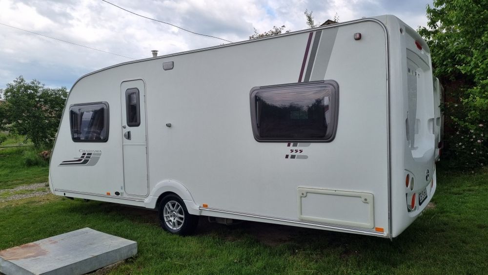 Rulota Swift Charisma 555, 2009, 2 zone, Pat matrimonial, Off camping, boiler gaz