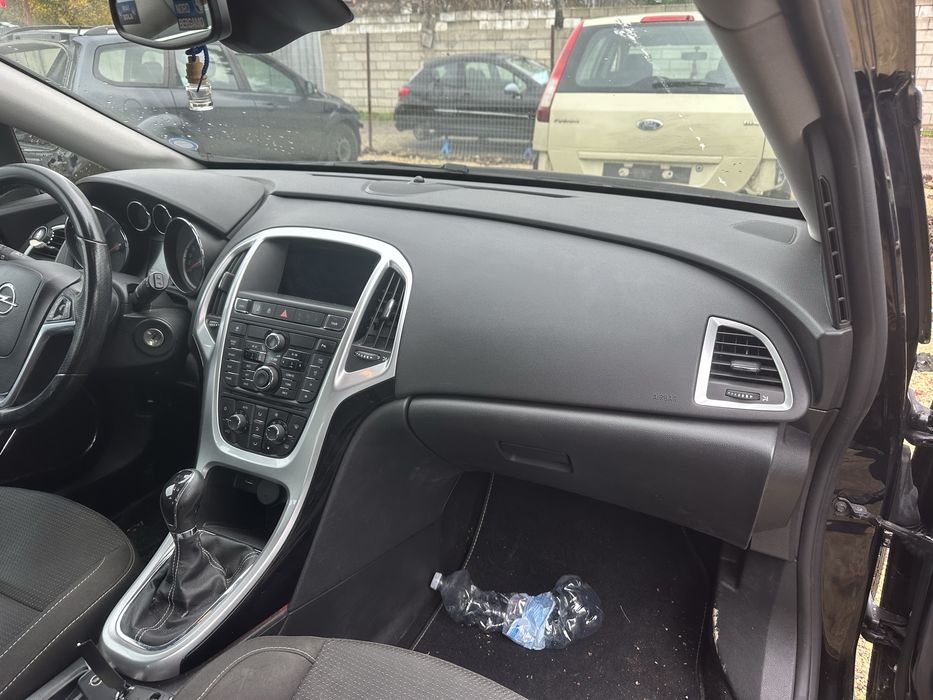 Табло със десен airbag за Опел Астра J