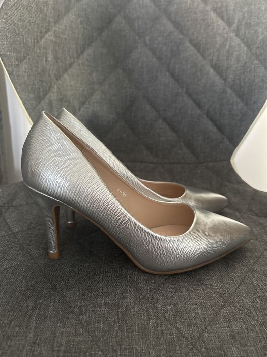 Pantofi argintii marimea 38