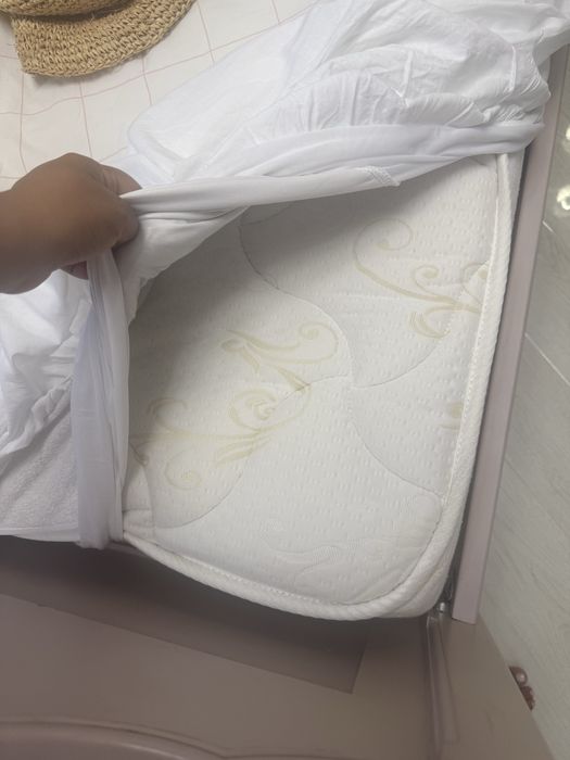 Продам кровать для девочки 120*190  с матрацом Аскона