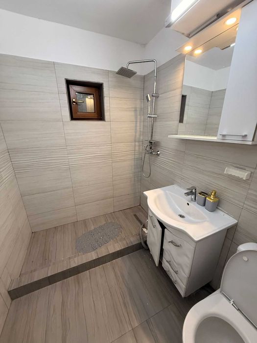Vând apartament 3 camere,  decomandat, in suprafață de 69mp , etajul 1, str a III a localitatea Sulina jud. Tulcea