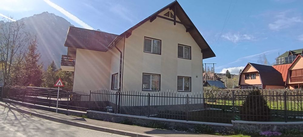 Casa de vanzare la munte