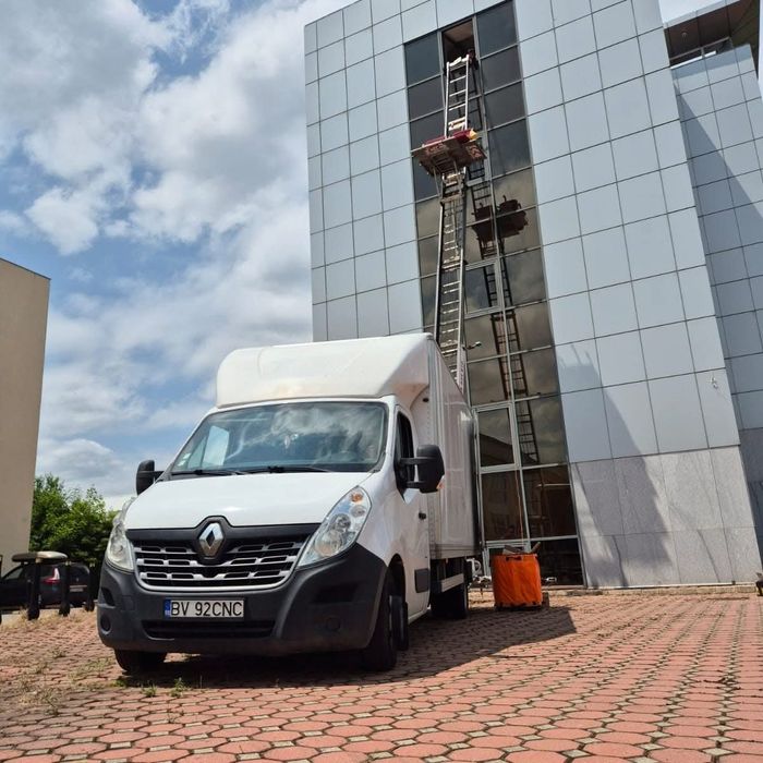 Lift marfă mobil – ideal pentru materiale și mobilă