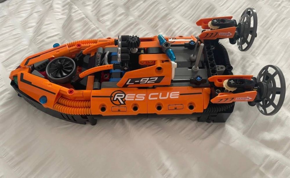 LEGO Technic 42120 hovercraft