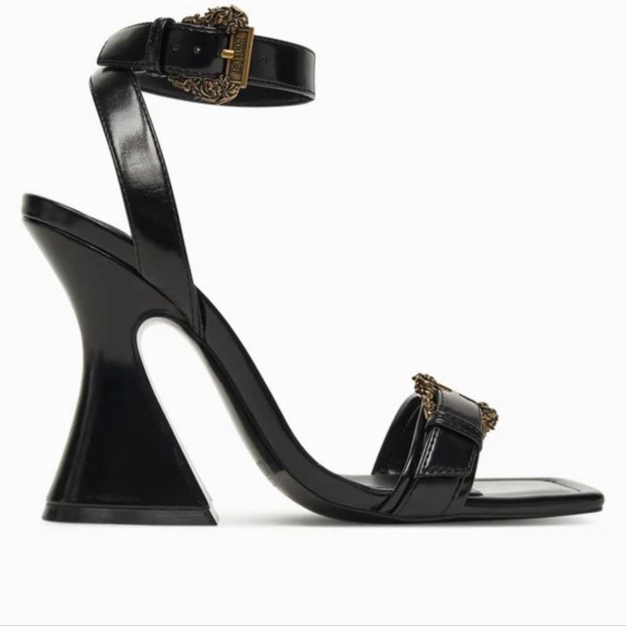 Нови обувки Versace