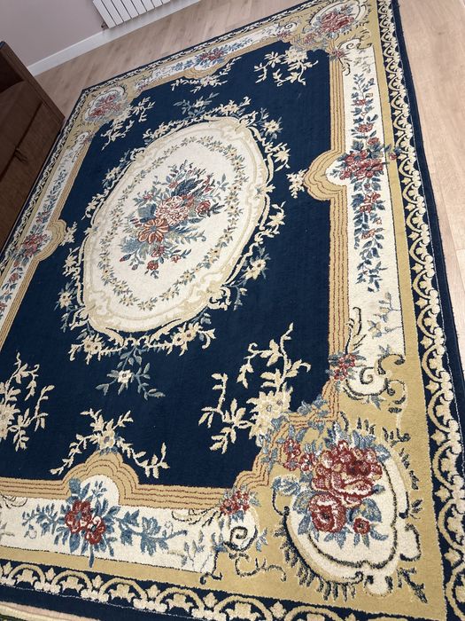 Продаётся просторный ковёр для гостиной