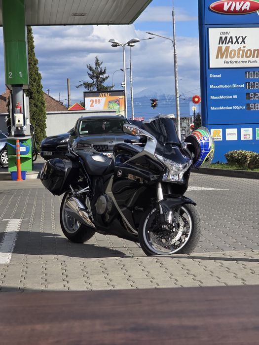 Honda vfr1200f black