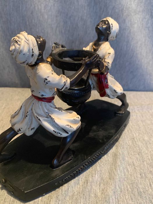 стара статуетка фигури