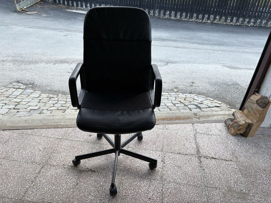 Офис стол с колелца