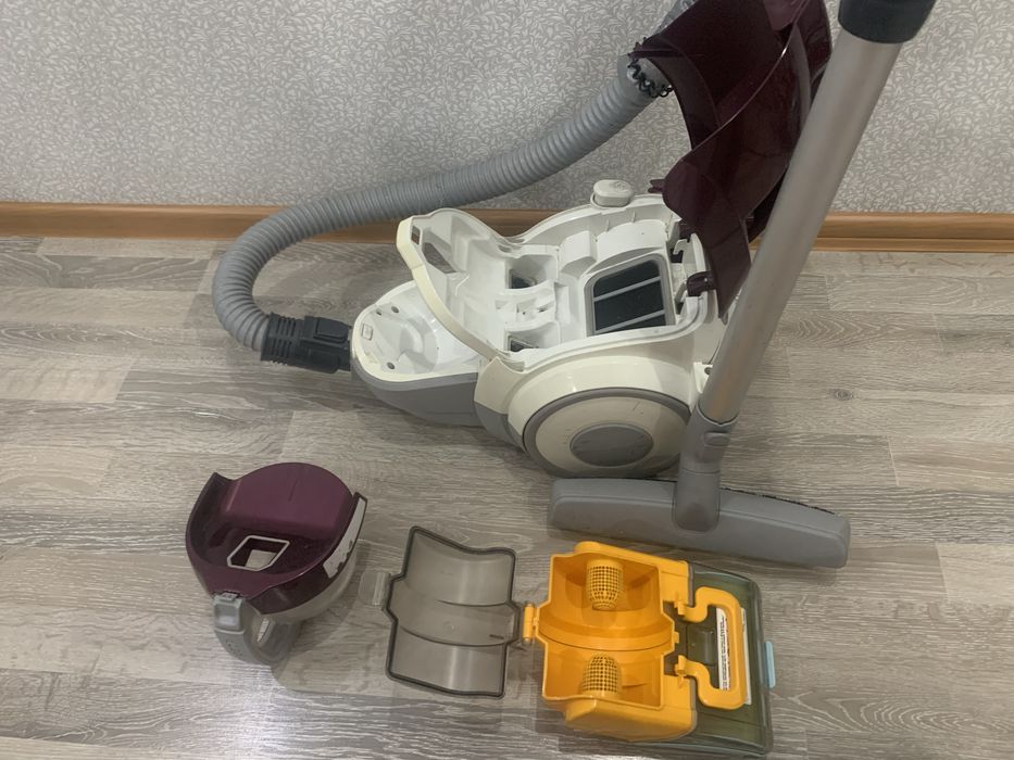 Продам пылесос LG Compressor 1800