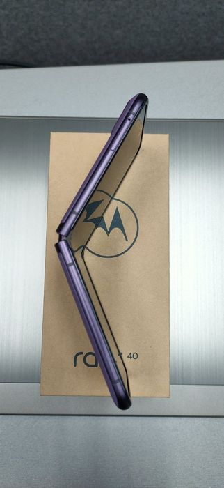 MOTOROLA RAZR 40 лилав 265 GB