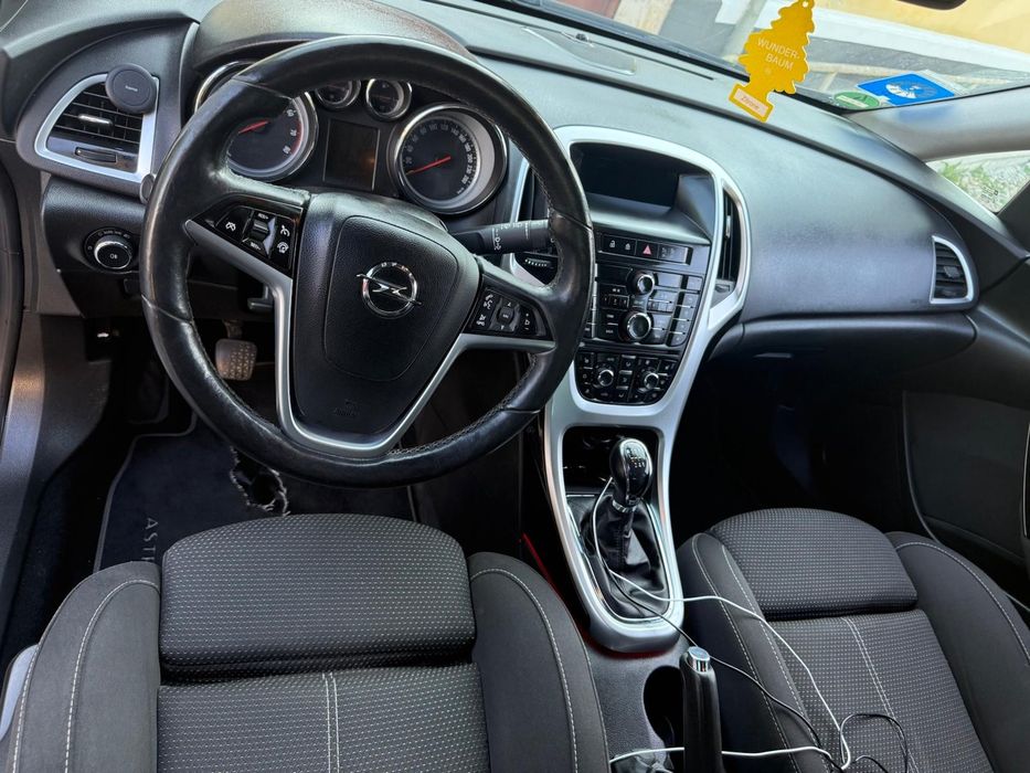 Vând Opel Astra J An 2013
