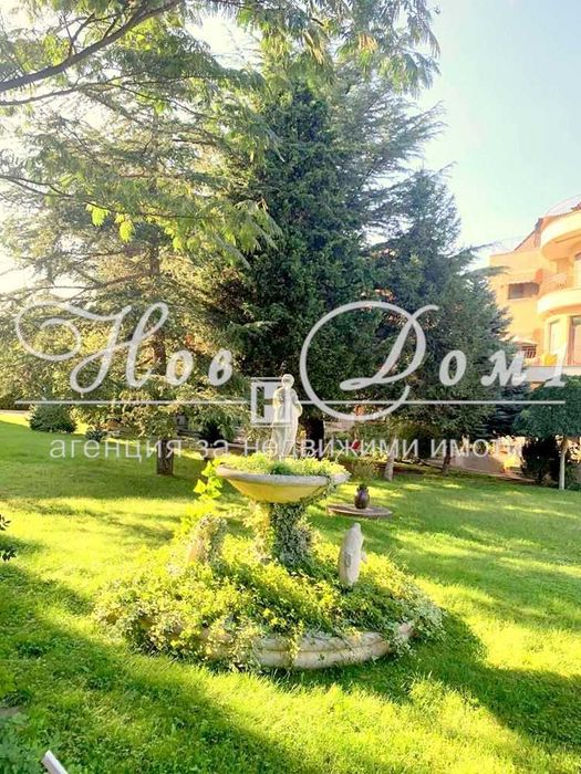 Продава се Къща в к.к. Св.Св. Константин и Елена - 600 кв.м за 3167 €/кв.м - Снимка #1