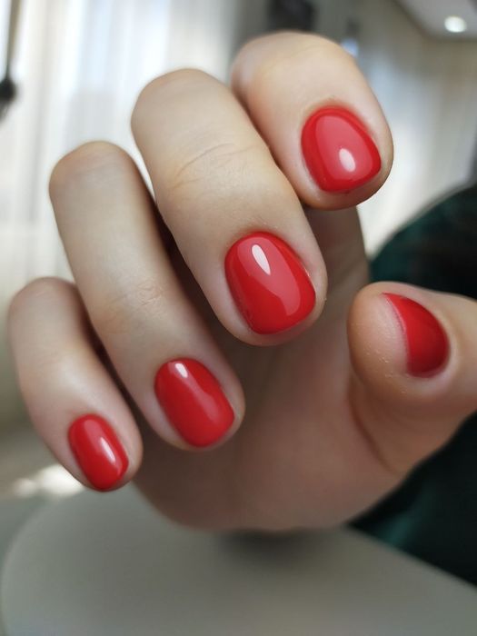 Услуги маникюра и педикюра в салоне красоты