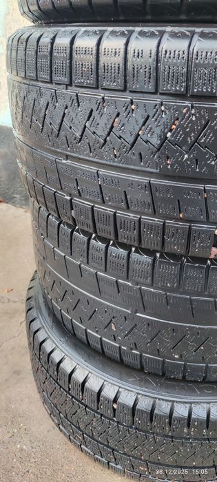 Продам резину  235/45/17