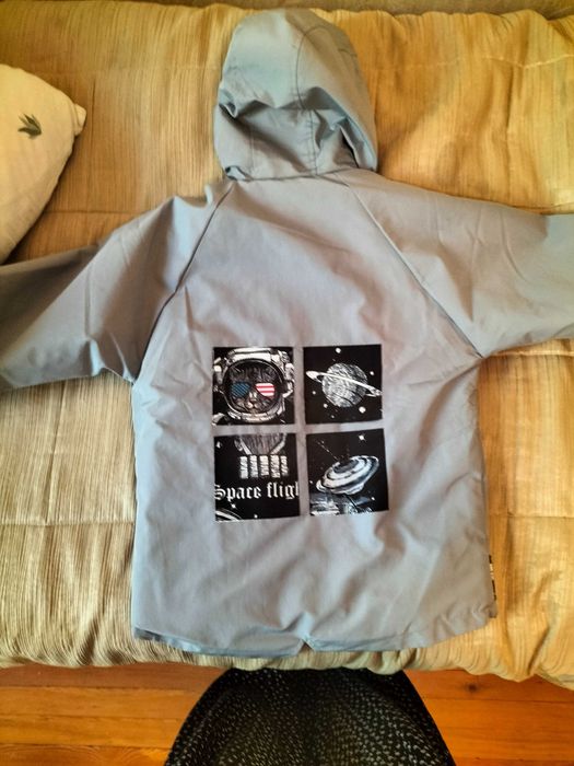 Детская демисезонная куртка на 7-8 лет в отличном состоянии