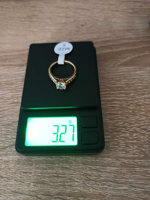 Златен пръстен, годежен пръстен, кутийка за пръстен, кутия