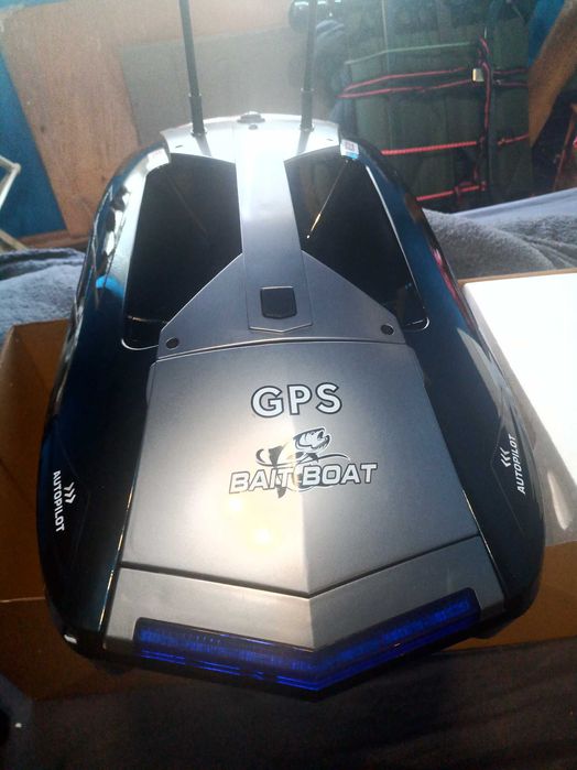 Нова лодка за захранка с автопилот и gps обхват 500 метра