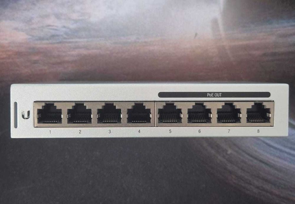 Ubiquiti US-8-60W 8-port Gigabit UniFi switch