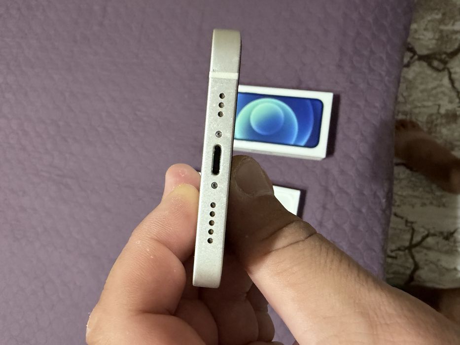 Продавам  iphone 12  128GB