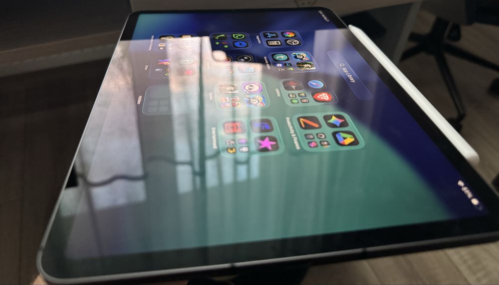 iPad Pro 11" Gen 3, 128 GB + husa cu tastura + pen