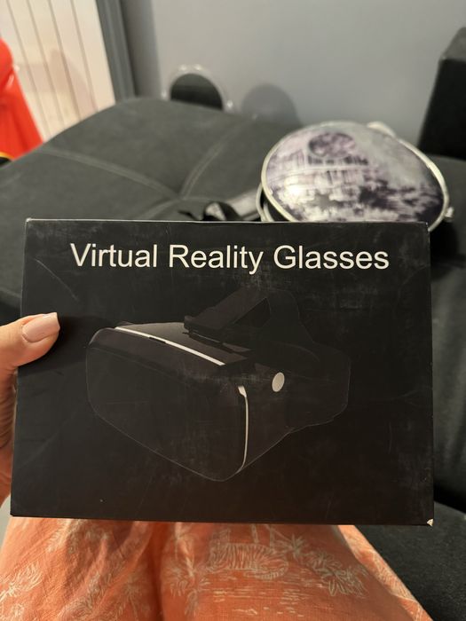 Virtual reality glasses