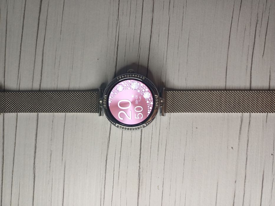 Ceas smartwatch.