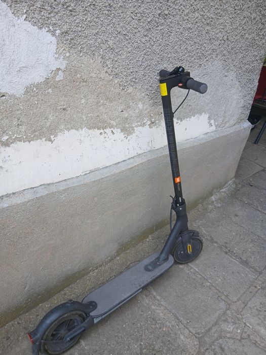 Продавам електрическа тротинетка.