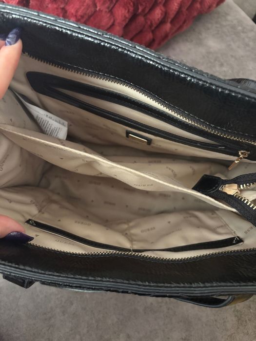 Нова Guess чанта