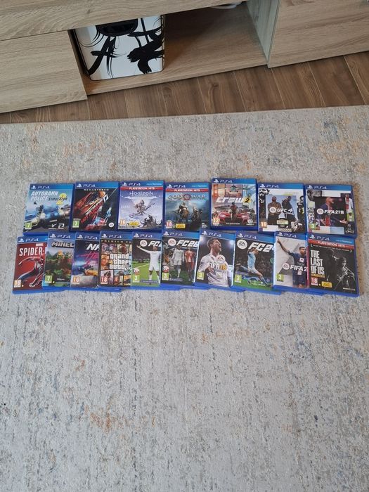 ps4 slim cumparat acum 2 ani +17 jocuri si 2 console. Consola se misxa fara lag si prinde lejer 60fps
