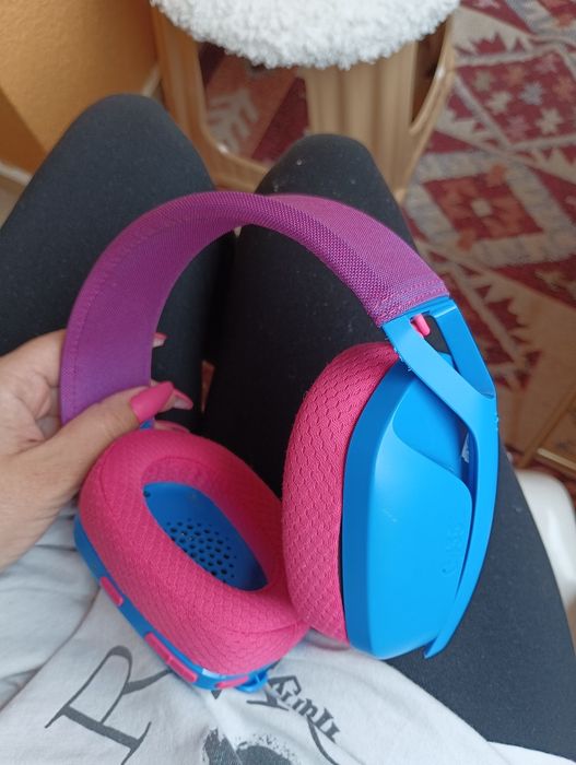 Безжичните геймърски слушалки Logitech G435 LIGHTSPEED.